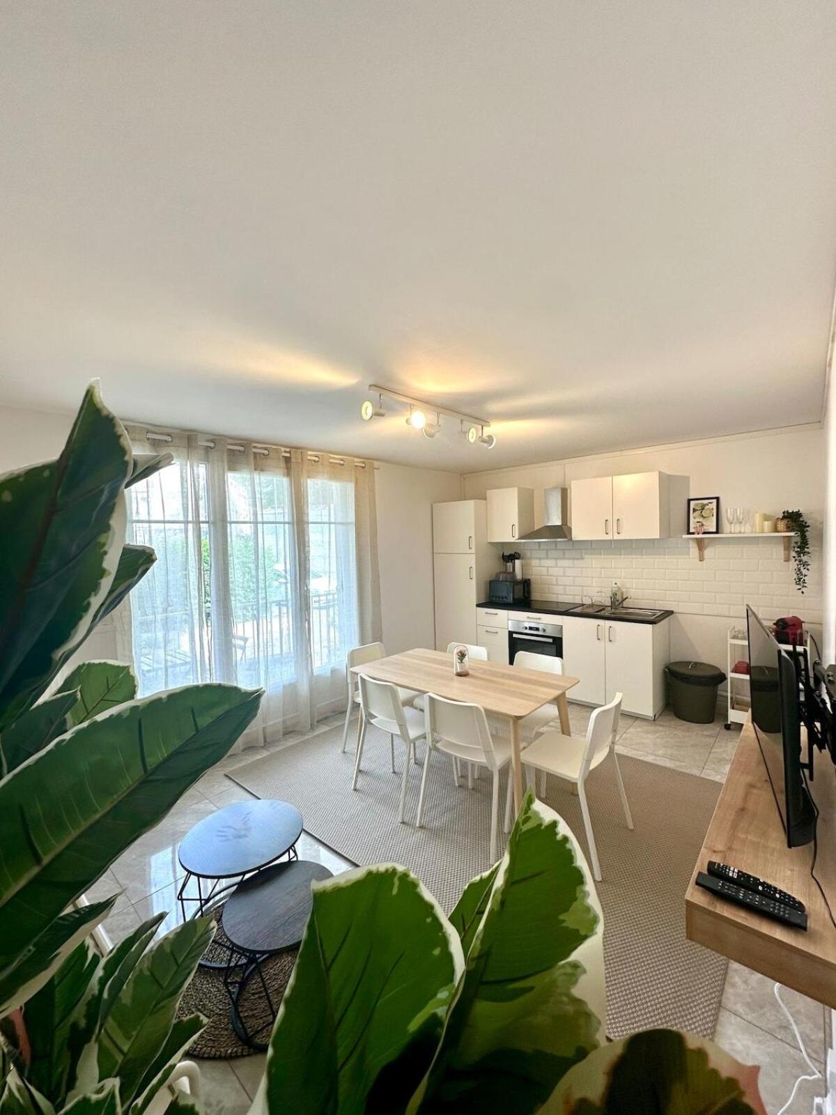 Appartement Au Coeur Du Quartier Taittinger à Reims Extérieur photo