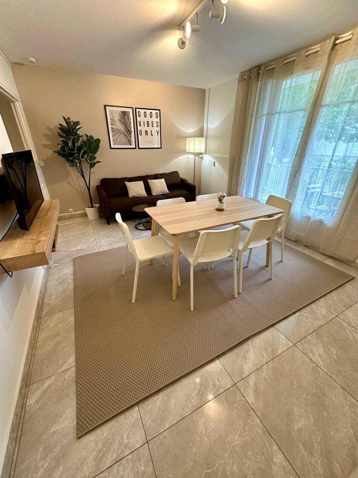 Appartement Au Coeur Du Quartier Taittinger à Reims Extérieur photo